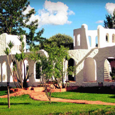 By-Bush-Telegraph-Lodge-01.jpg